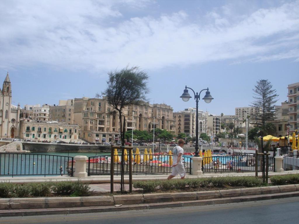 Simons Apartments Minutes Away From Balluta Bay And St Julians Sliema Rom bilde